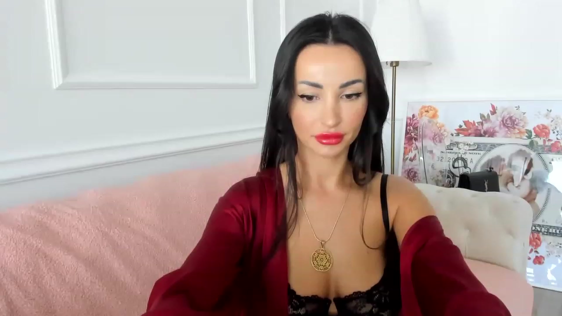 Gallery image thumbnail from AlyssiaKENT1's myfreecams stream on, 04/30/2023, 06:35 image 17 of 20