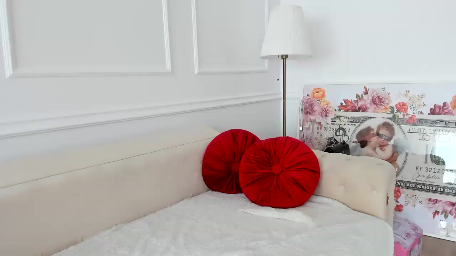 Gallery image thumbnail from AlyssiaKENT1's myfreecams stream on, 05/03/2023, 12:34 image 20 of 20