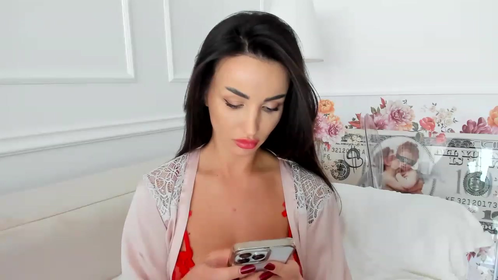 Gallery image thumbnail from AlyssiaKENT1's myfreecams stream on, 05/12/2023, 16:22 image 18 of 20