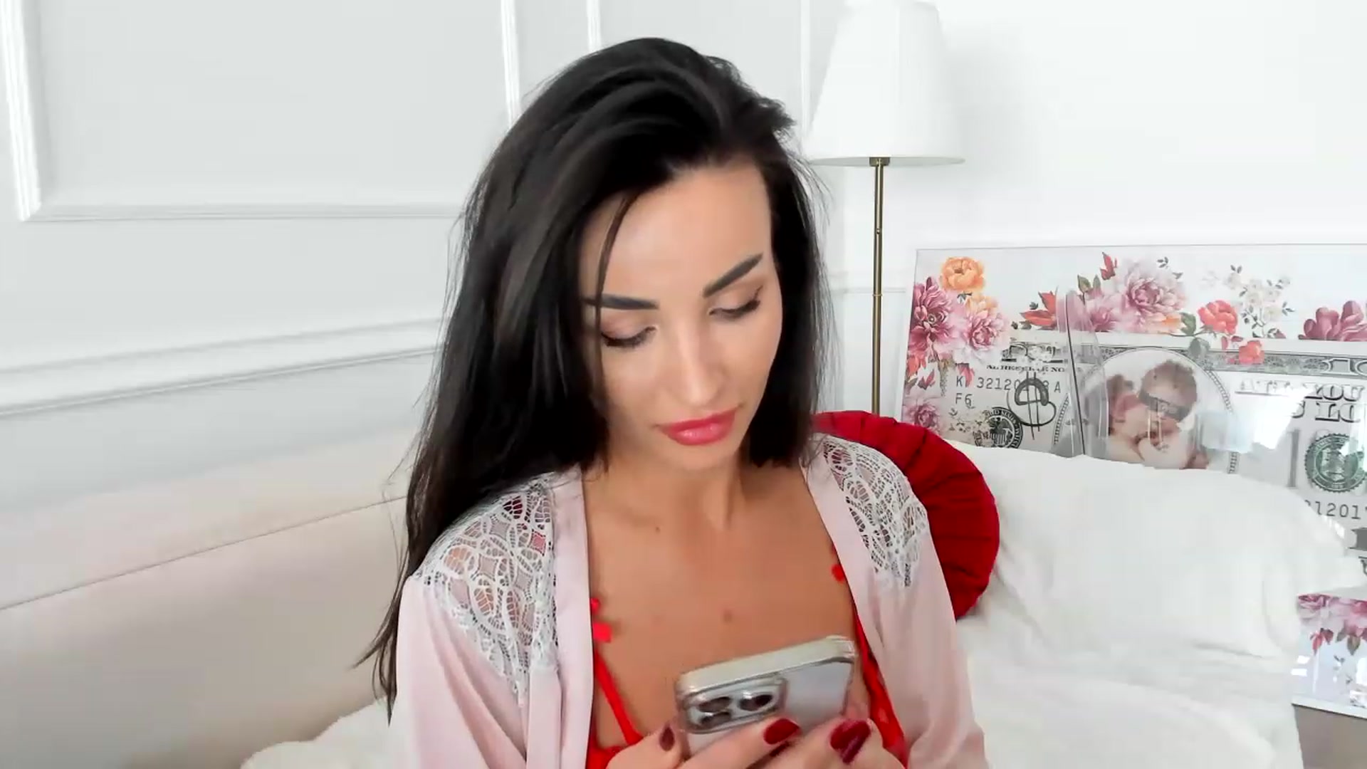 Gallery image thumbnail from AlyssiaKENT1's myfreecams stream on, 05/12/2023, 16:22 image 7 of 20