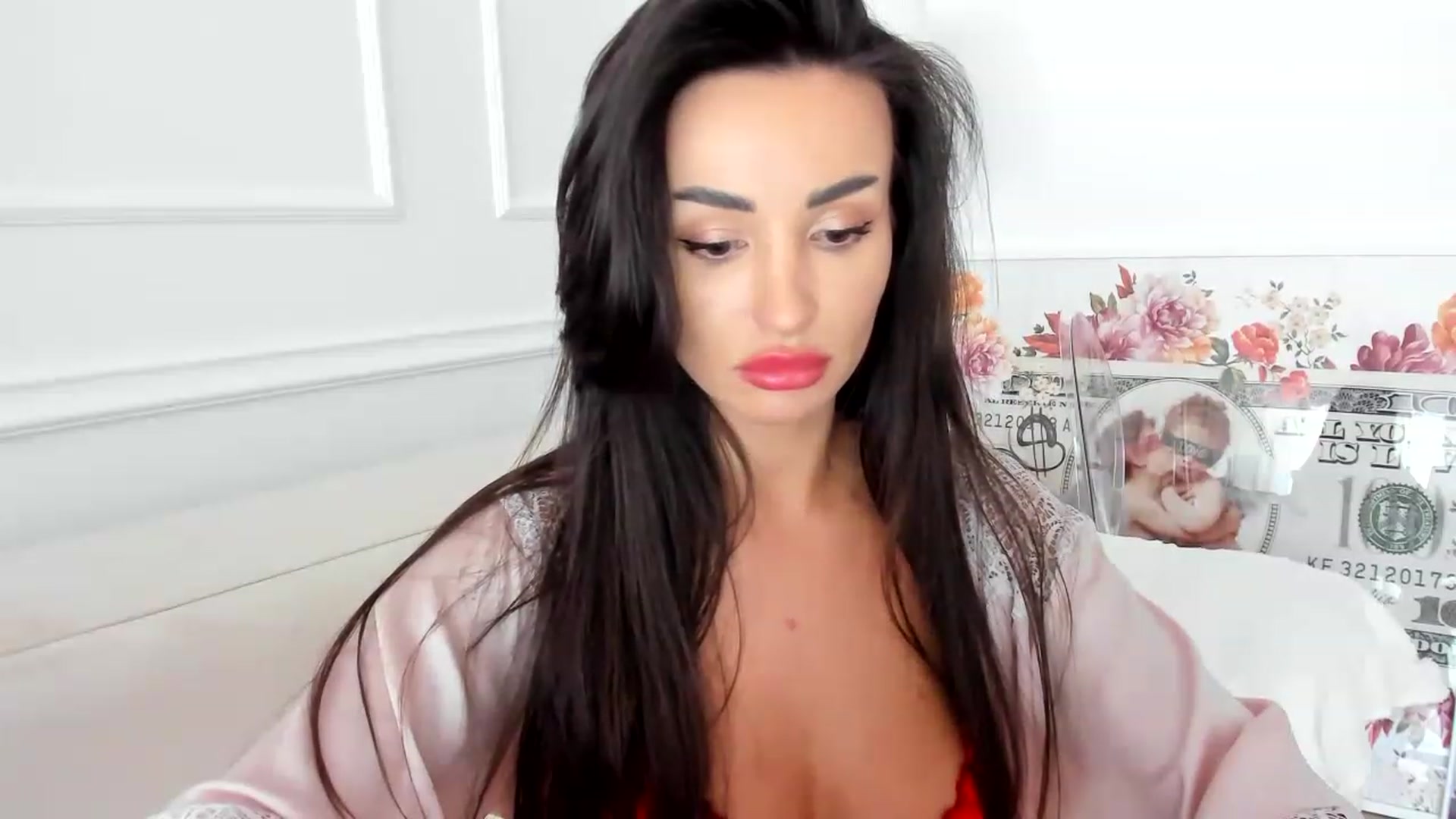 Gallery image thumbnail from AlyssiaKENT1's myfreecams stream on, 05/12/2023, 16:22 image 19 of 20