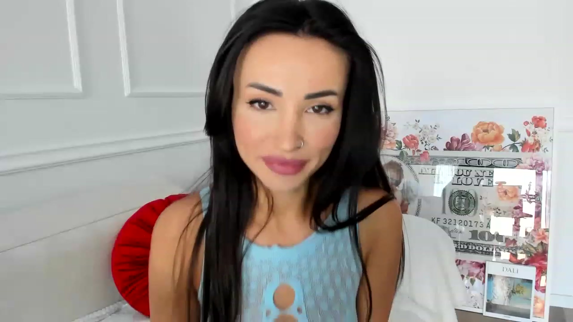 Gallery image thumbnail from AlyssiaKENT1's myfreecams stream on, 05/15/2023, 04:20 image 7 of 20