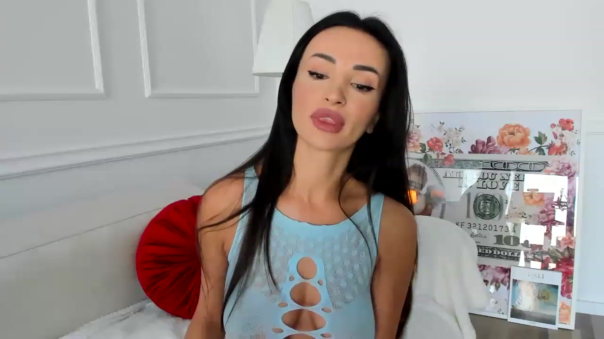 Gallery image thumbnail from AlyssiaKENT1's myfreecams stream on, 05/15/2023, 04:20 image 14 of 20