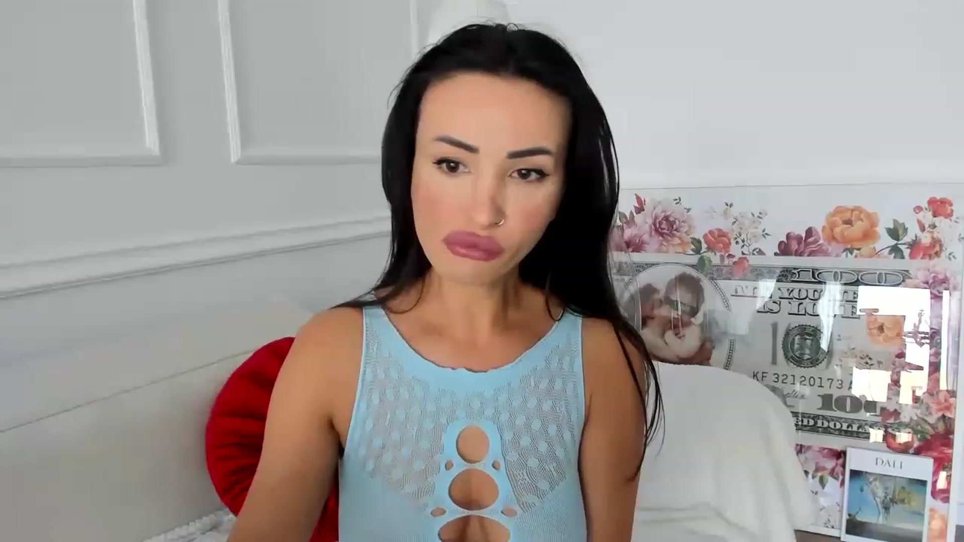 Gallery image thumbnail from AlyssiaKENT1's myfreecams stream on, 05/15/2023, 04:20 image 4 of 20