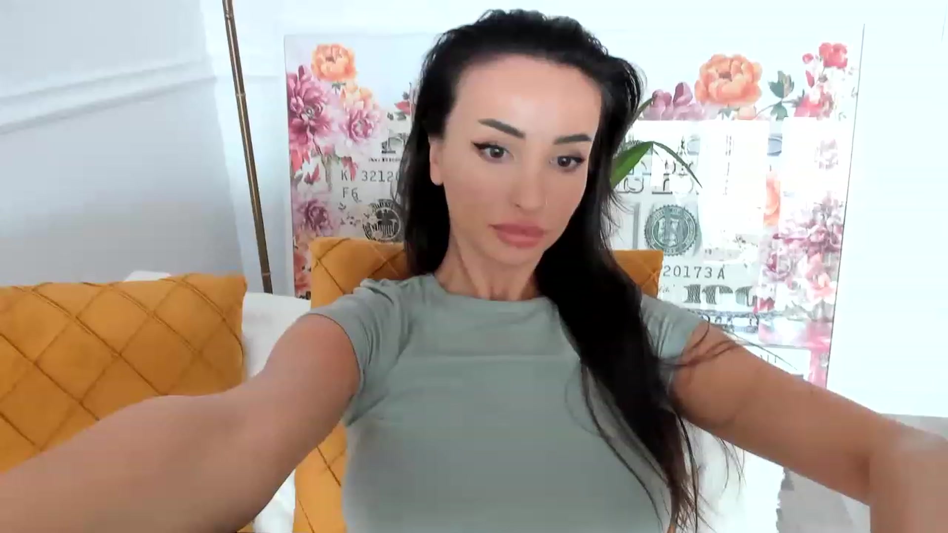 Gallery image thumbnail from AlyssiaKENT1's myfreecams stream on, 05/18/2023, 15:36 image 16 of 20