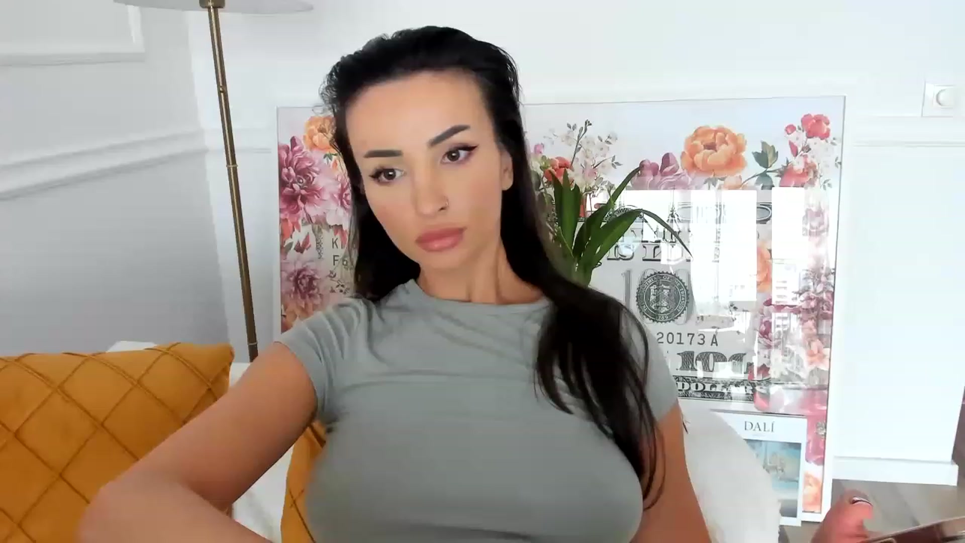 Gallery image thumbnail from AlyssiaKENT1's myfreecams stream on, 05/18/2023, 15:55 image 1 of 20