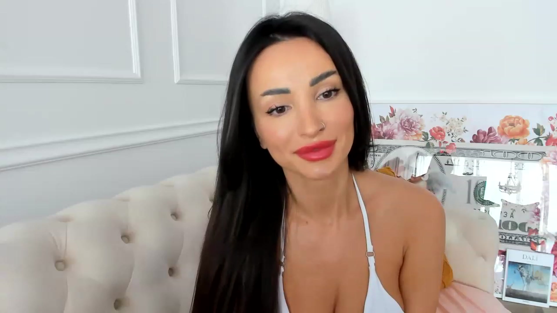 Gallery image thumbnail from AlyssiaKENT1's myfreecams stream on, 05/26/2023, 14:05 image 18 of 20
