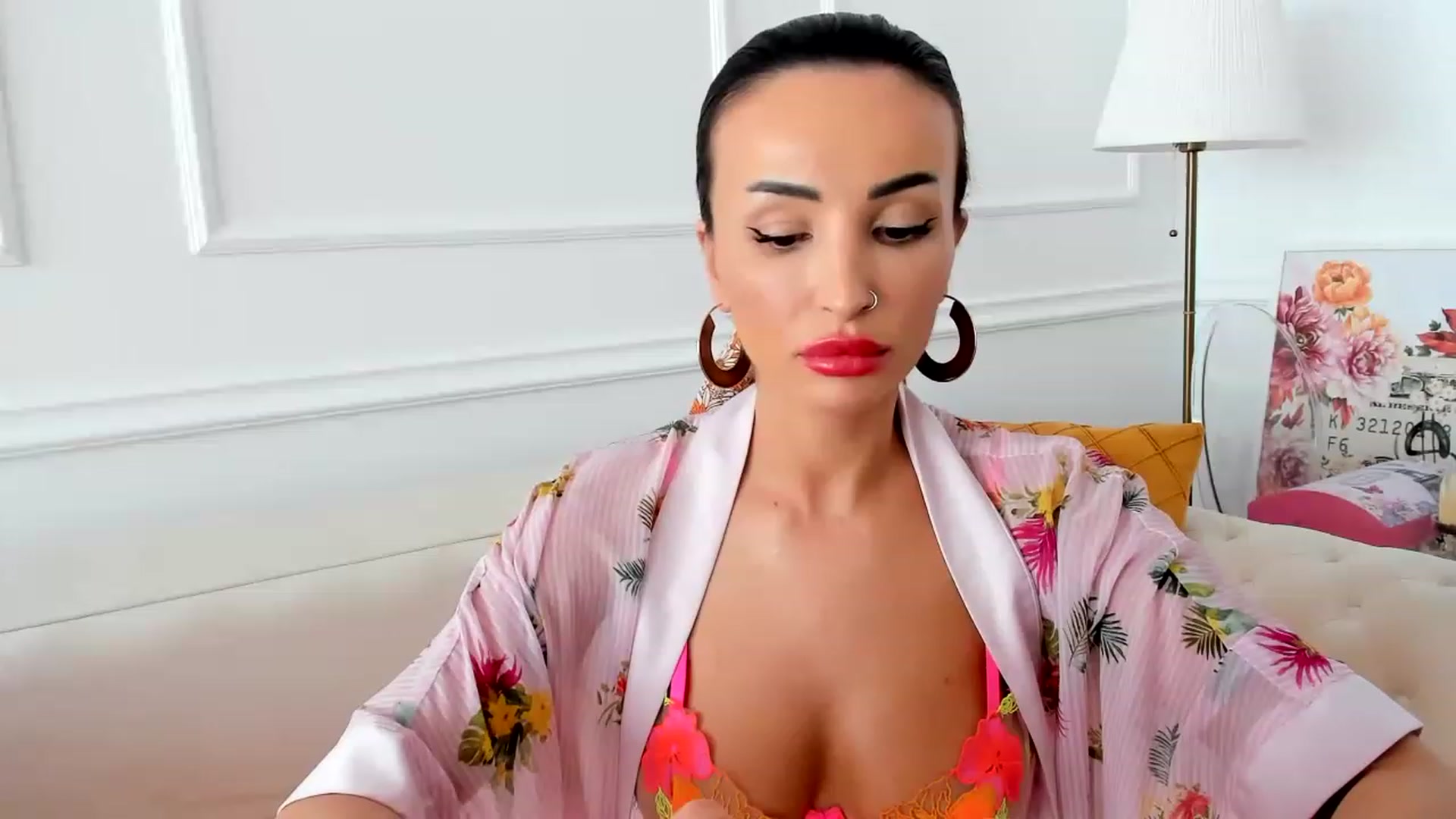 Gallery image thumbnail from AlyssiaKENT1's myfreecams stream on, 05/31/2023, 14:27 image 9 of 20