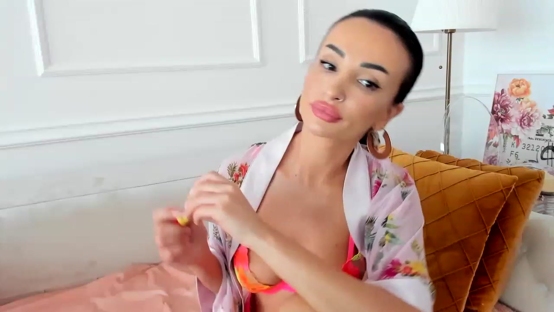 Gallery image thumbnail from AlyssiaKENT1's myfreecams stream on, 05/31/2023, 16:57 image 11 of 20