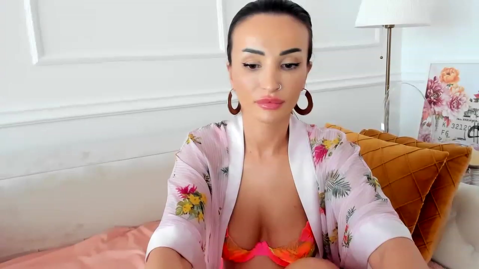 Gallery image thumbnail from AlyssiaKENT1's myfreecams stream on, 05/31/2023, 16:57 image 12 of 20