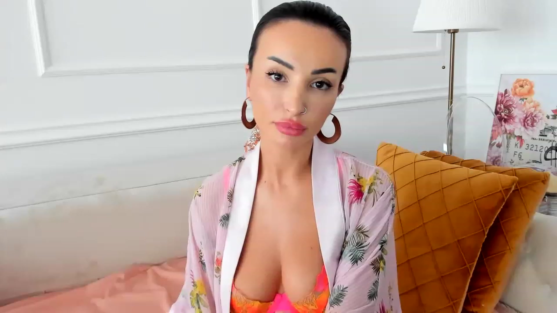 Gallery image thumbnail from AlyssiaKENT1's myfreecams stream on, 05/31/2023, 16:57 image 9 of 20
