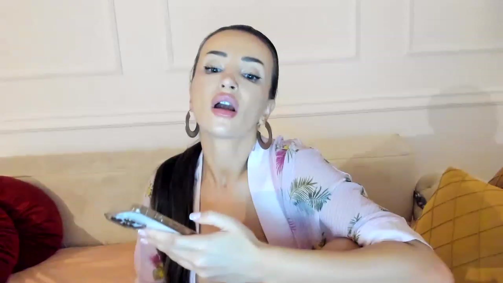 Gallery image thumbnail from AlyssiaKENT1's myfreecams stream on, 05/31/2023, 19:07 image 20 of 20
