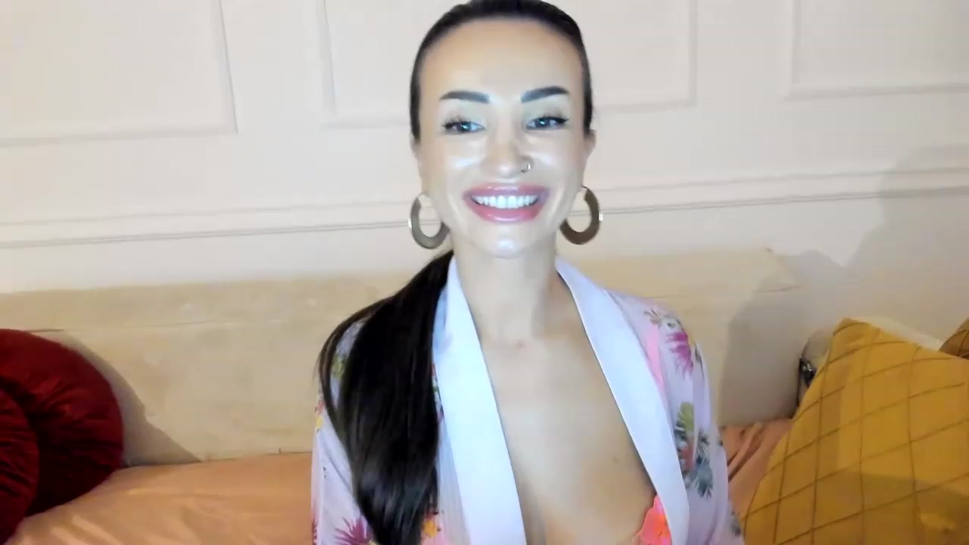 Gallery image thumbnail from AlyssiaKENT1's myfreecams stream on, 05/31/2023, 19:07 image 18 of 20