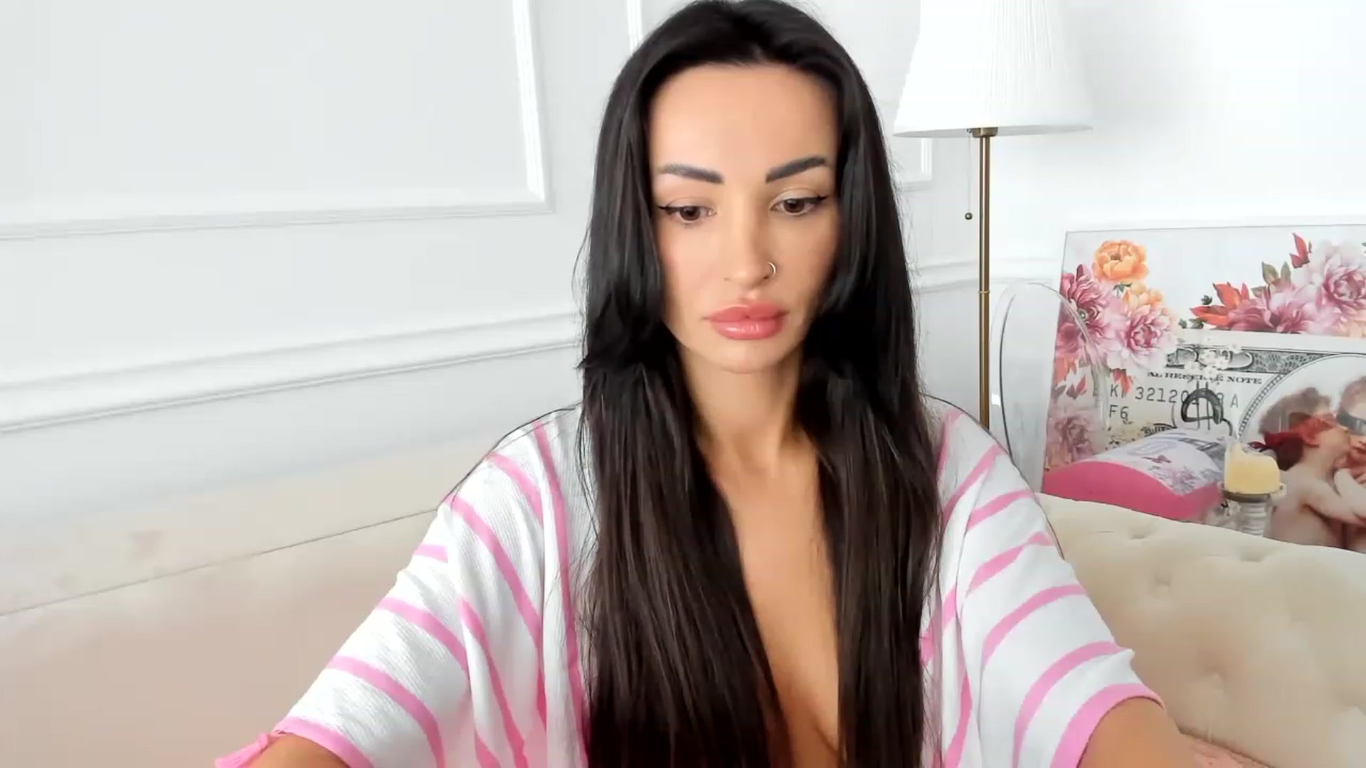 Gallery image thumbnail from AlyssiaKENT1's myfreecams stream on, 06/01/2023, 07:44 image 19 of 20