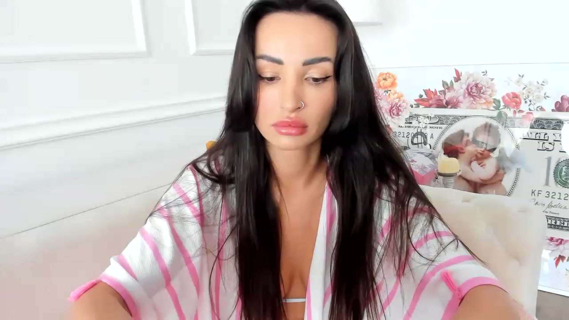 Gallery image thumbnail from AlyssiaKENT1's myfreecams stream on, 06/01/2023, 08:32 image 17 of 20