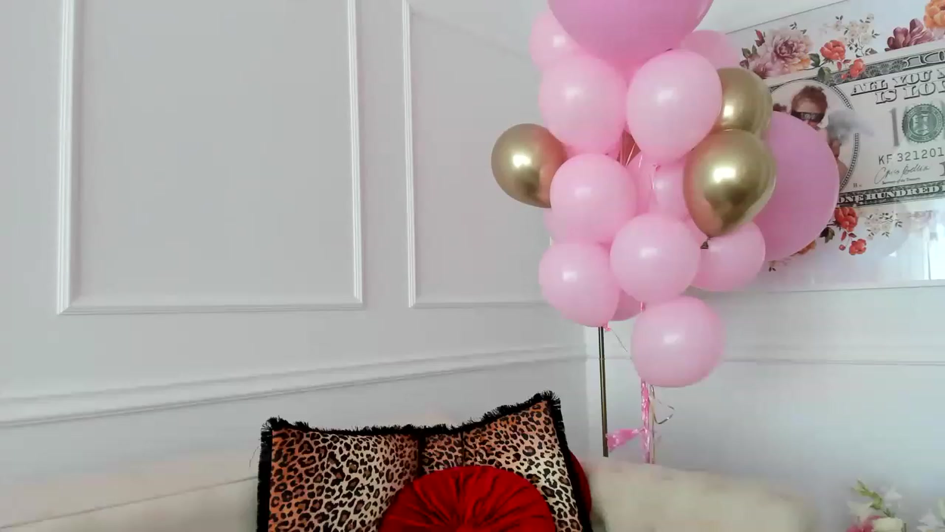 Gallery image thumbnail from AlyssiaKENT1's myfreecams stream on, 06/06/2023, 12:13 image 8 of 20
