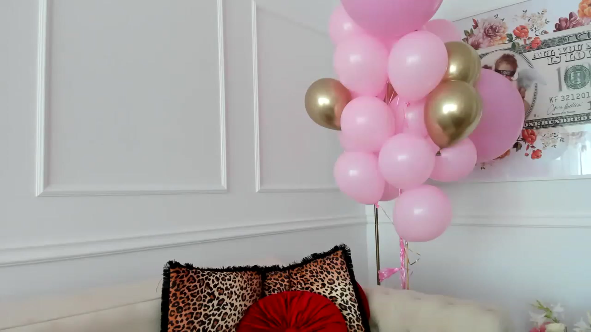 Gallery image thumbnail from AlyssiaKENT1's myfreecams stream on, 06/06/2023, 12:13 image 5 of 20