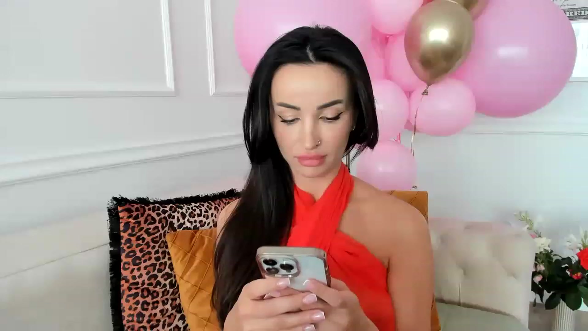 Gallery image thumbnail from AlyssiaKENT1's myfreecams stream on, 06/06/2023, 16:39 image 16 of 20
