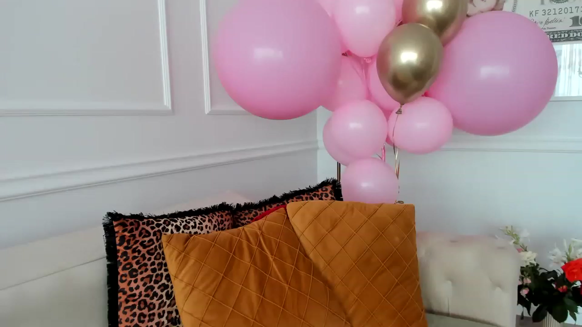 Gallery image thumbnail from AlyssiaKENT1's myfreecams stream on, 06/06/2023, 16:39 image 6 of 20