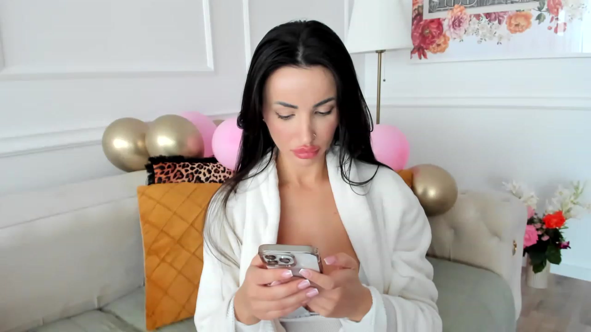 Gallery image thumbnail from AlyssiaKENT1's myfreecams stream on, 06/07/2023, 16:51 image 18 of 20