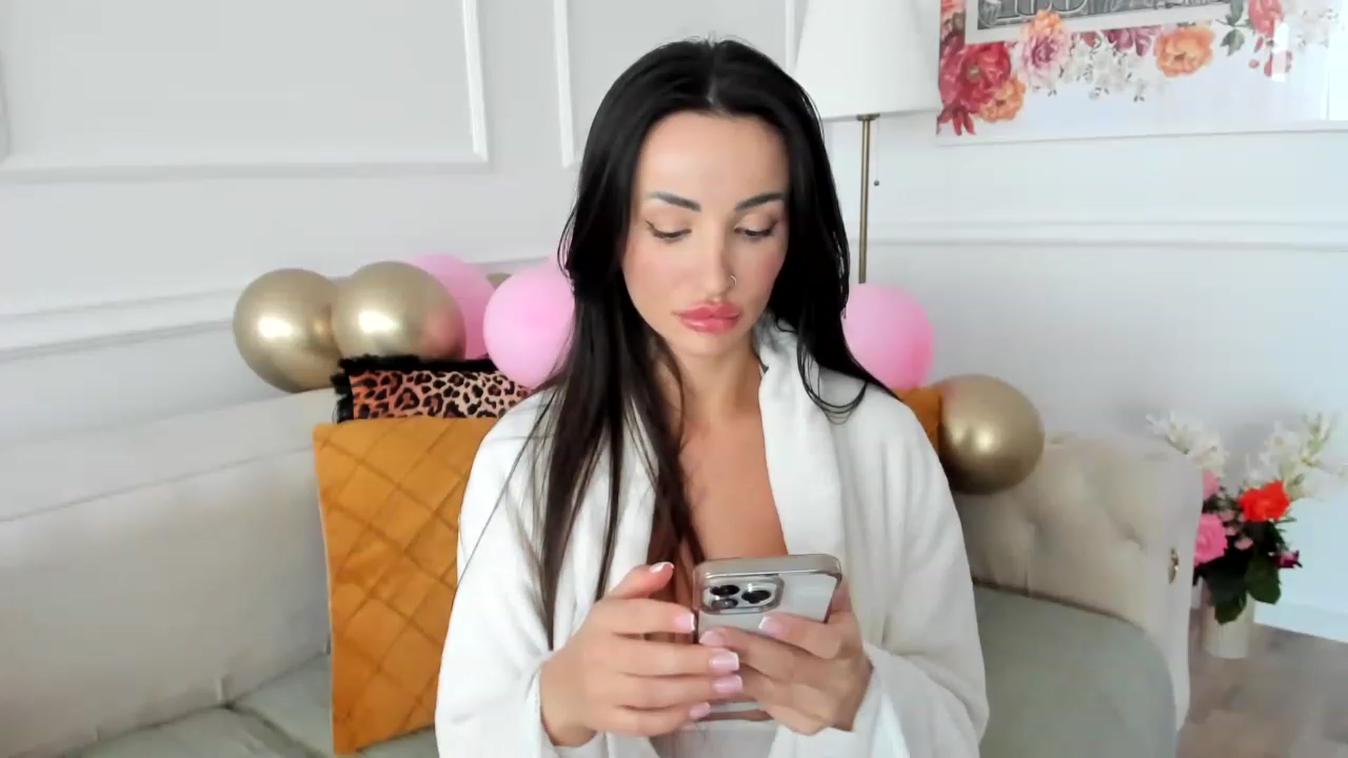 Gallery image thumbnail from AlyssiaKENT1's myfreecams stream on, 06/07/2023, 16:51 image 17 of 20