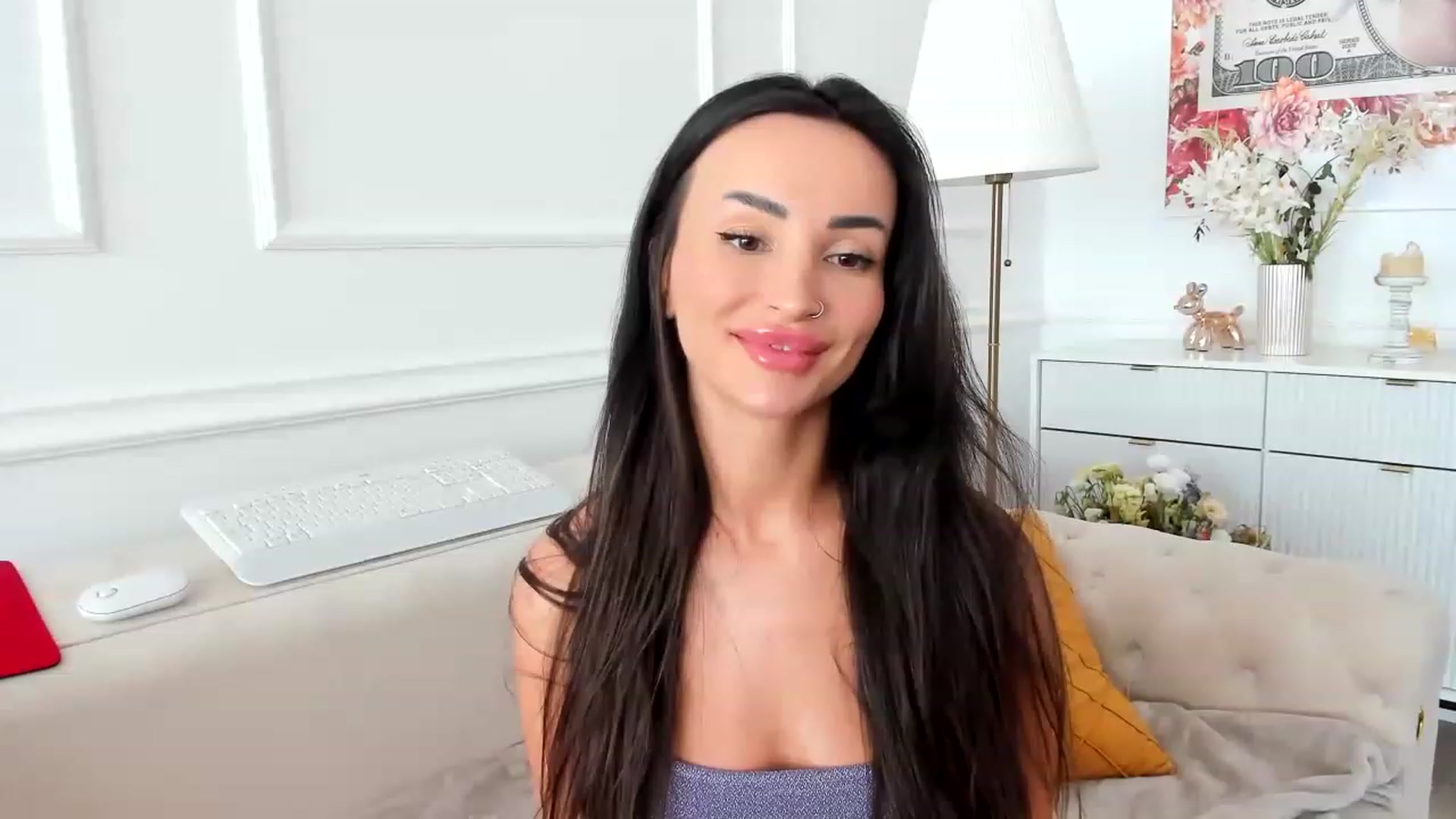 Gallery image thumbnail from AlyssiaKENT1's myfreecams stream on, 06/13/2023, 13:16 image 7 of 20