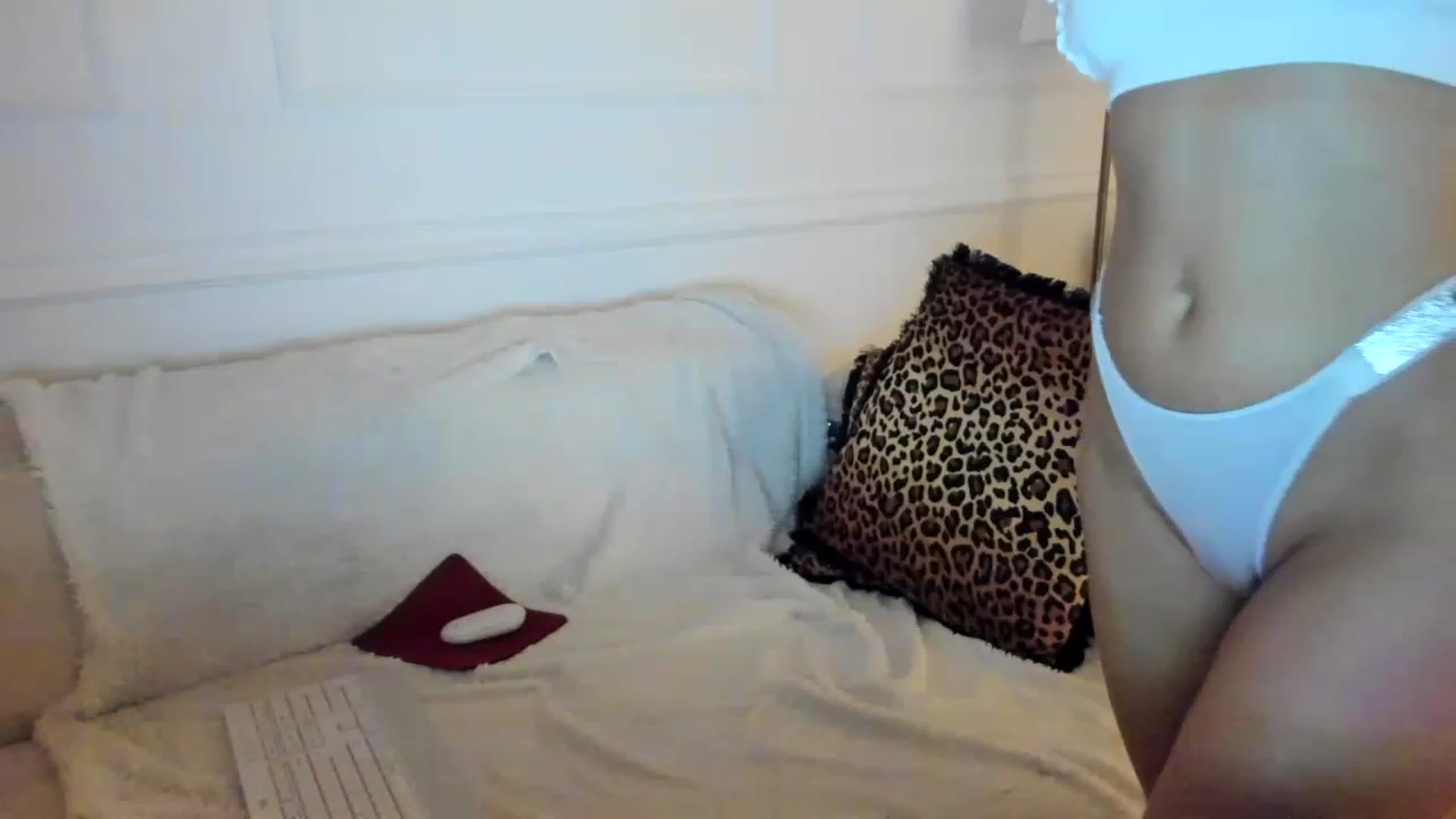 Gallery image thumbnail from AlyssiaKENT1's myfreecams stream on, 06/27/2023, 18:43 image 19 of 20