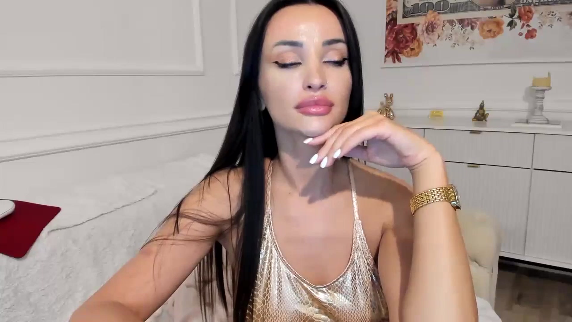 Gallery image thumbnail from AlyssiaKENT1's myfreecams stream on, 06/28/2023, 19:18 image 17 of 20