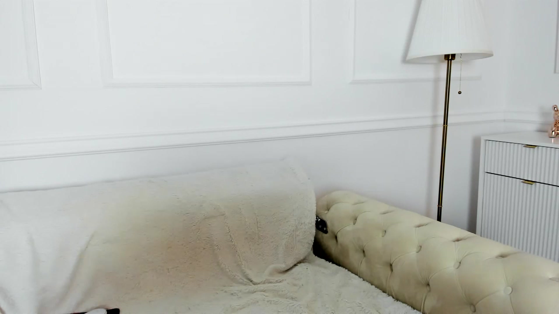 Gallery image thumbnail from AlyssiaKENT1's myfreecams stream on, 07/03/2023, 20:16 image 7 of 20