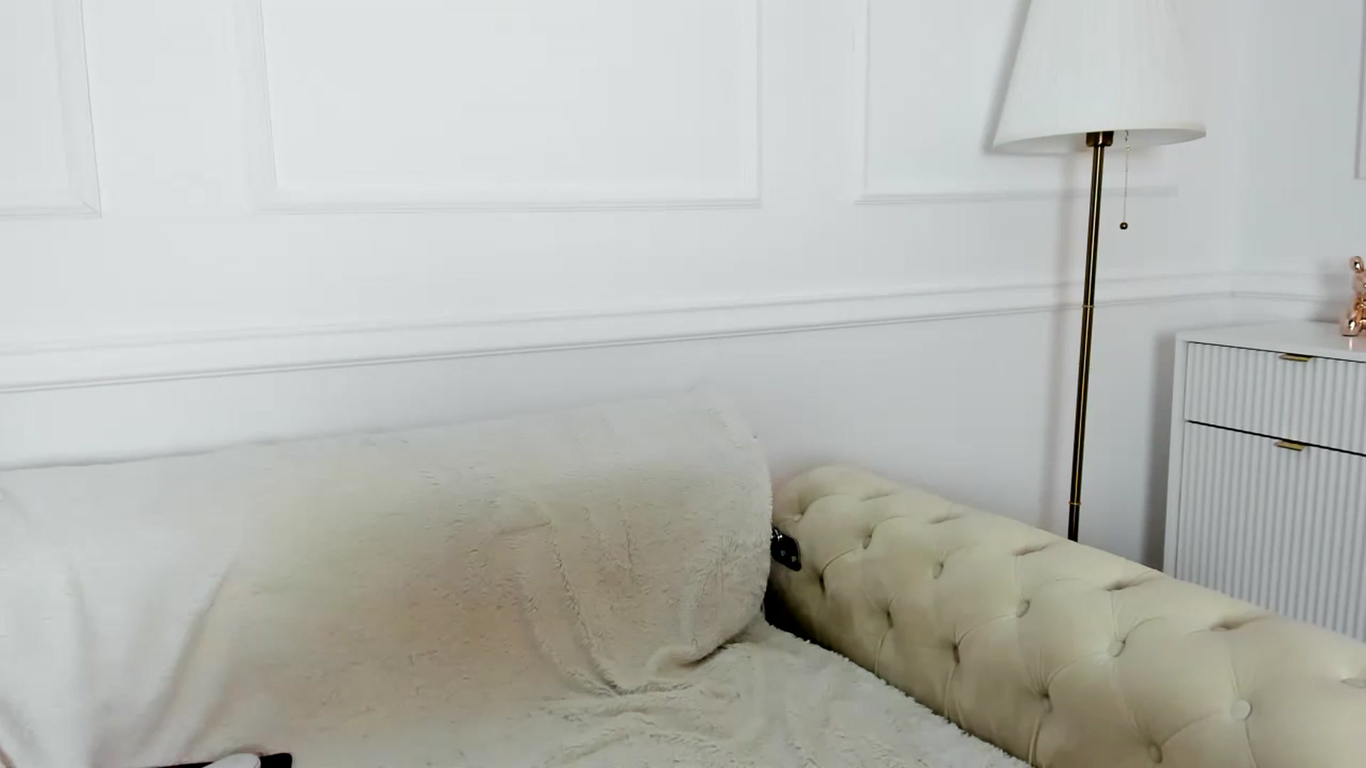 Gallery image thumbnail from AlyssiaKENT1's myfreecams stream on, 07/03/2023, 20:16 image 6 of 20