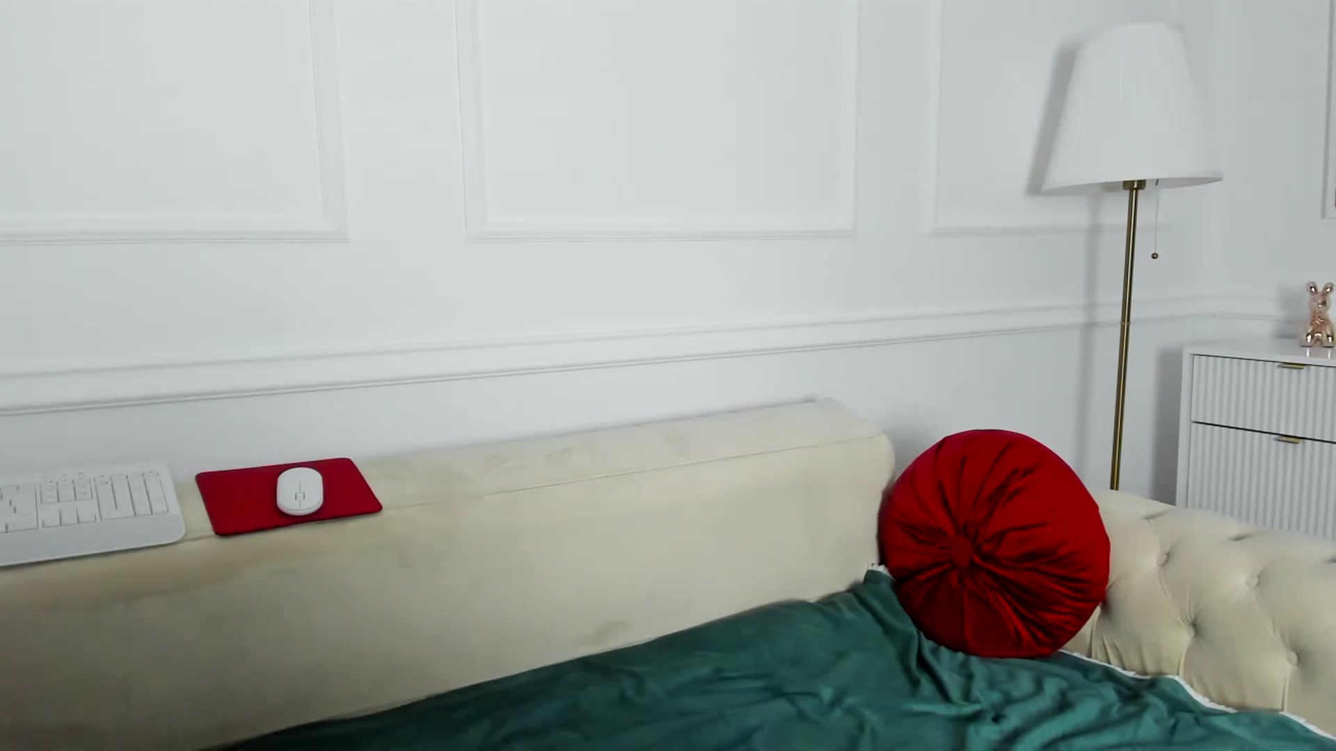 Gallery image thumbnail from AlyssiaKENT1's myfreecams stream on, 07/08/2023, 20:02 image 1 of 20