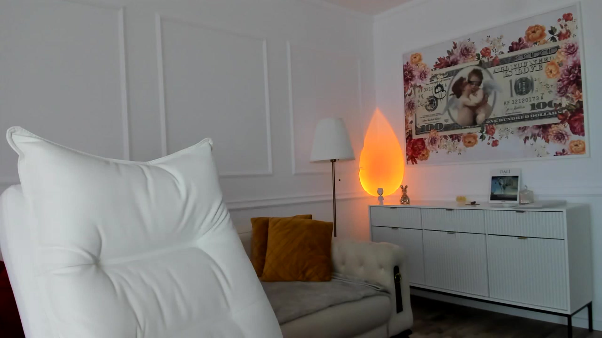 Gallery image thumbnail from AlyssiaKENT1's myfreecams stream on, 08/08/2023, 05:36 image 20 of 20