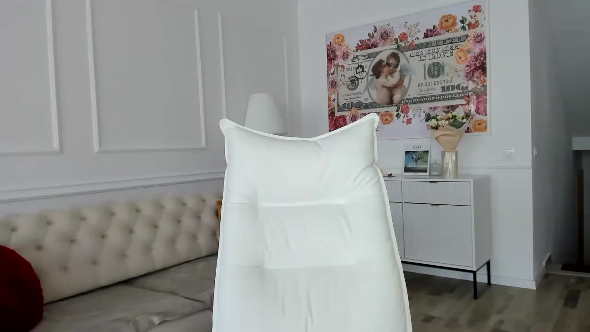 Gallery image thumbnail from AlyssiaKENT1's myfreecams stream on, 08/09/2023, 08:07 image 7 of 20