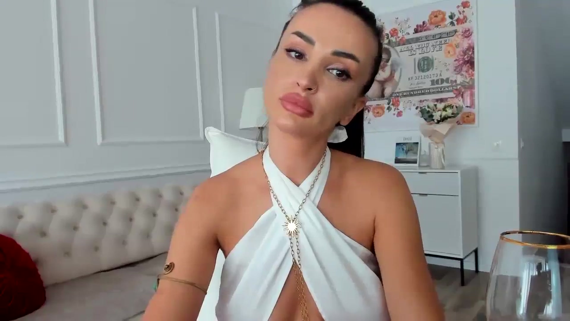 Gallery image thumbnail from AlyssiaKENT1's myfreecams stream on, 08/10/2023, 12:09 image 14 of 20
