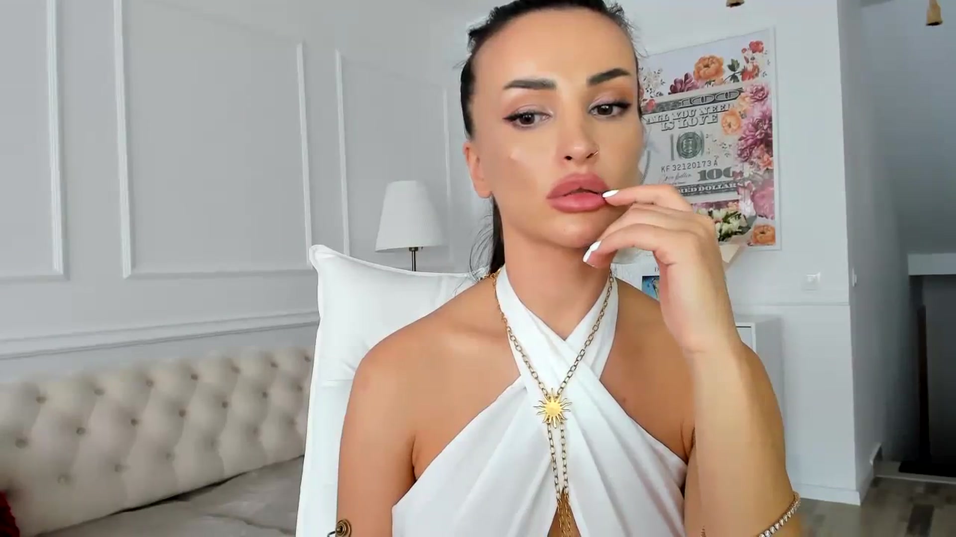 Gallery image thumbnail from AlyssiaKENT1's myfreecams stream on, 08/10/2023, 12:09 image 17 of 20