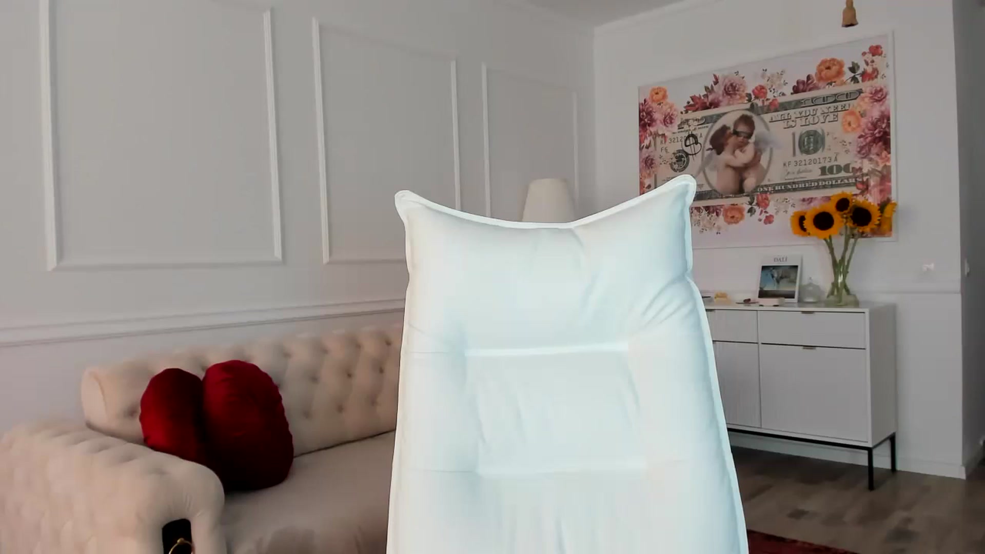 Gallery image thumbnail from AlyssiaKENT1's myfreecams stream on, 08/11/2023, 17:03 image 19 of 20