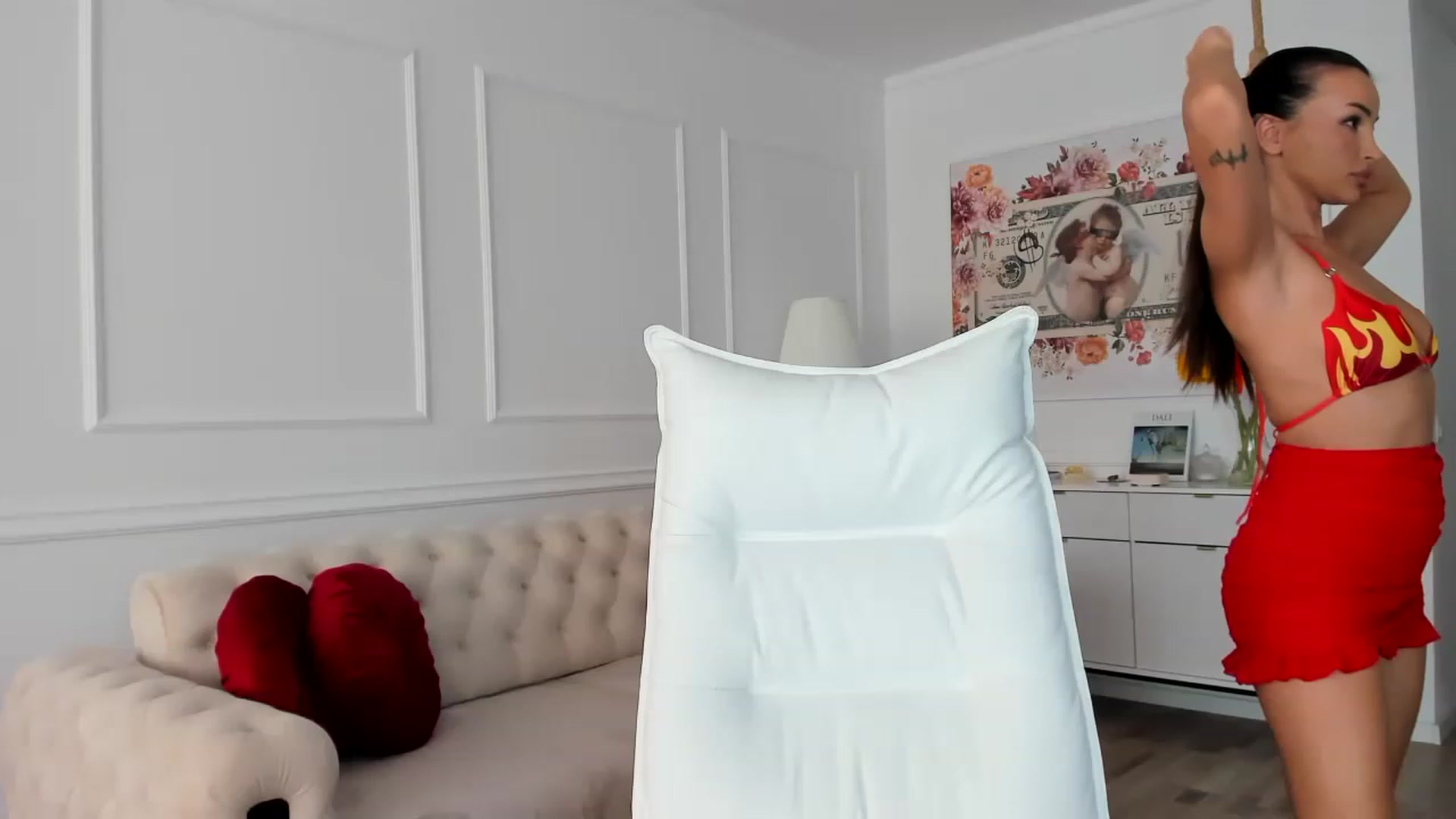 Gallery image thumbnail from AlyssiaKENT1's myfreecams stream on, 08/11/2023, 17:03 image 4 of 20
