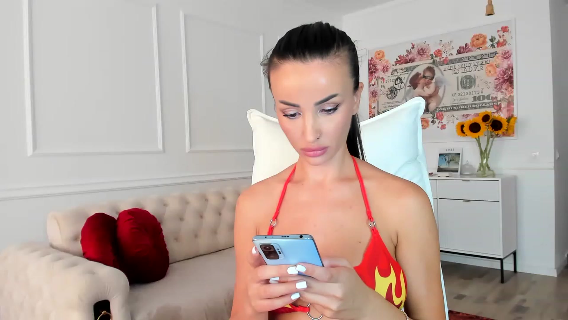 Gallery image thumbnail from AlyssiaKENT1's myfreecams stream on, 08/11/2023, 17:03 image 15 of 20