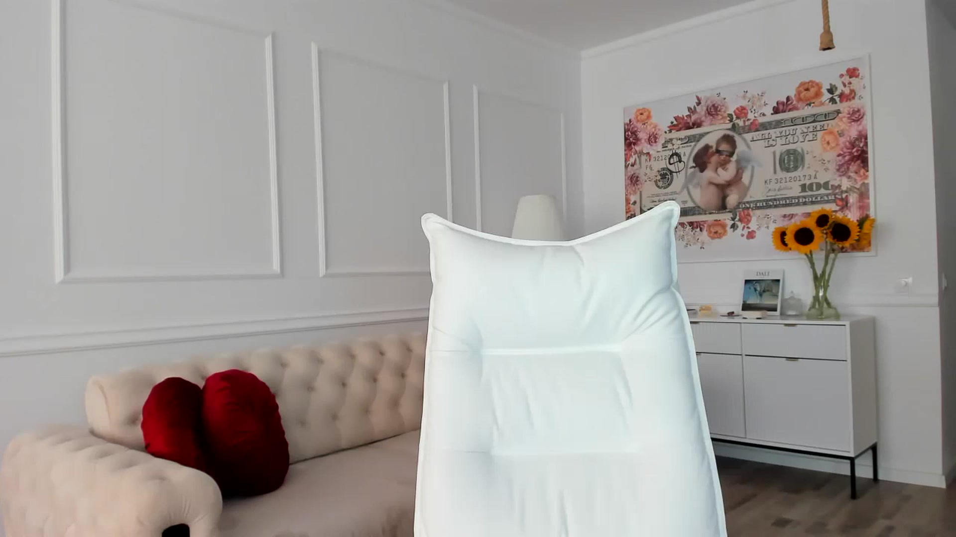 Gallery image thumbnail from AlyssiaKENT1's myfreecams stream on, 08/11/2023, 17:03 image 5 of 20