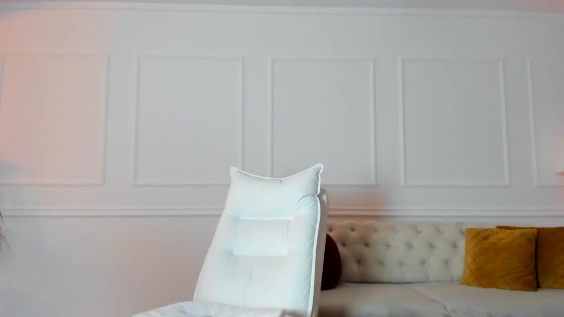 Gallery image thumbnail from AlyssiaKENT1's myfreecams stream on, 08/11/2023, 18:53 image 15 of 20