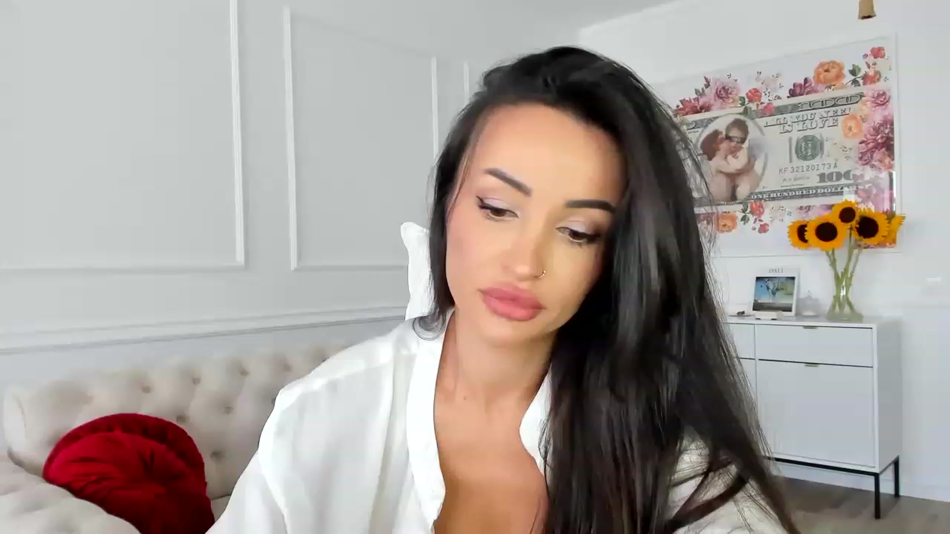 Gallery image thumbnail from AlyssiaKENT1's myfreecams stream on, 08/13/2023, 08:20 image 4 of 20