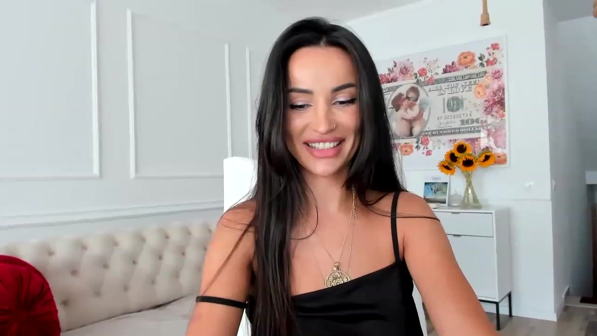 Gallery image thumbnail from AlyssiaKENT1's myfreecams stream on, 08/16/2023, 14:02 image 4 of 20