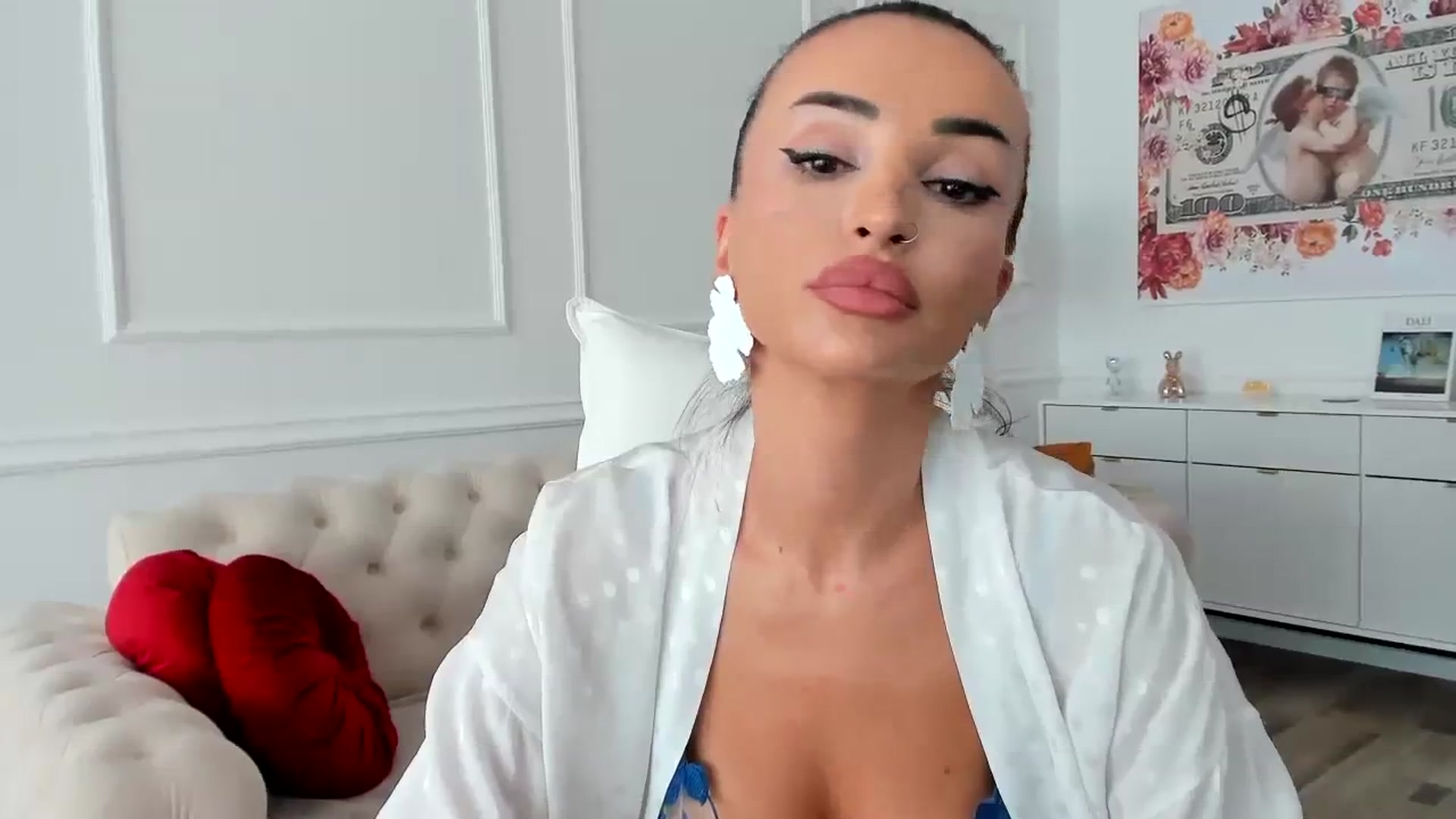 Gallery image thumbnail from AlyssiaKENT1's myfreecams stream on, 08/30/2023, 12:38 image 12 of 20
