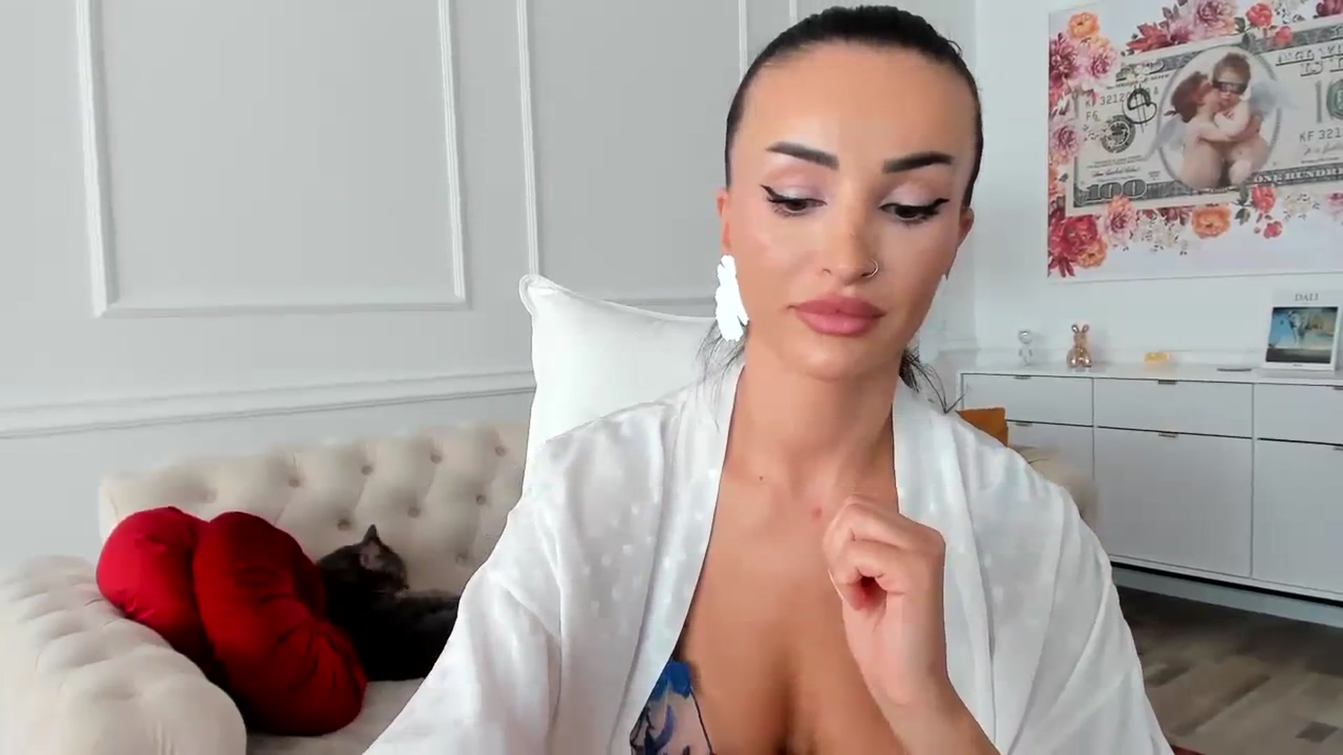 Gallery image thumbnail from AlyssiaKENT1's myfreecams stream on, 08/30/2023, 12:38 image 18 of 20