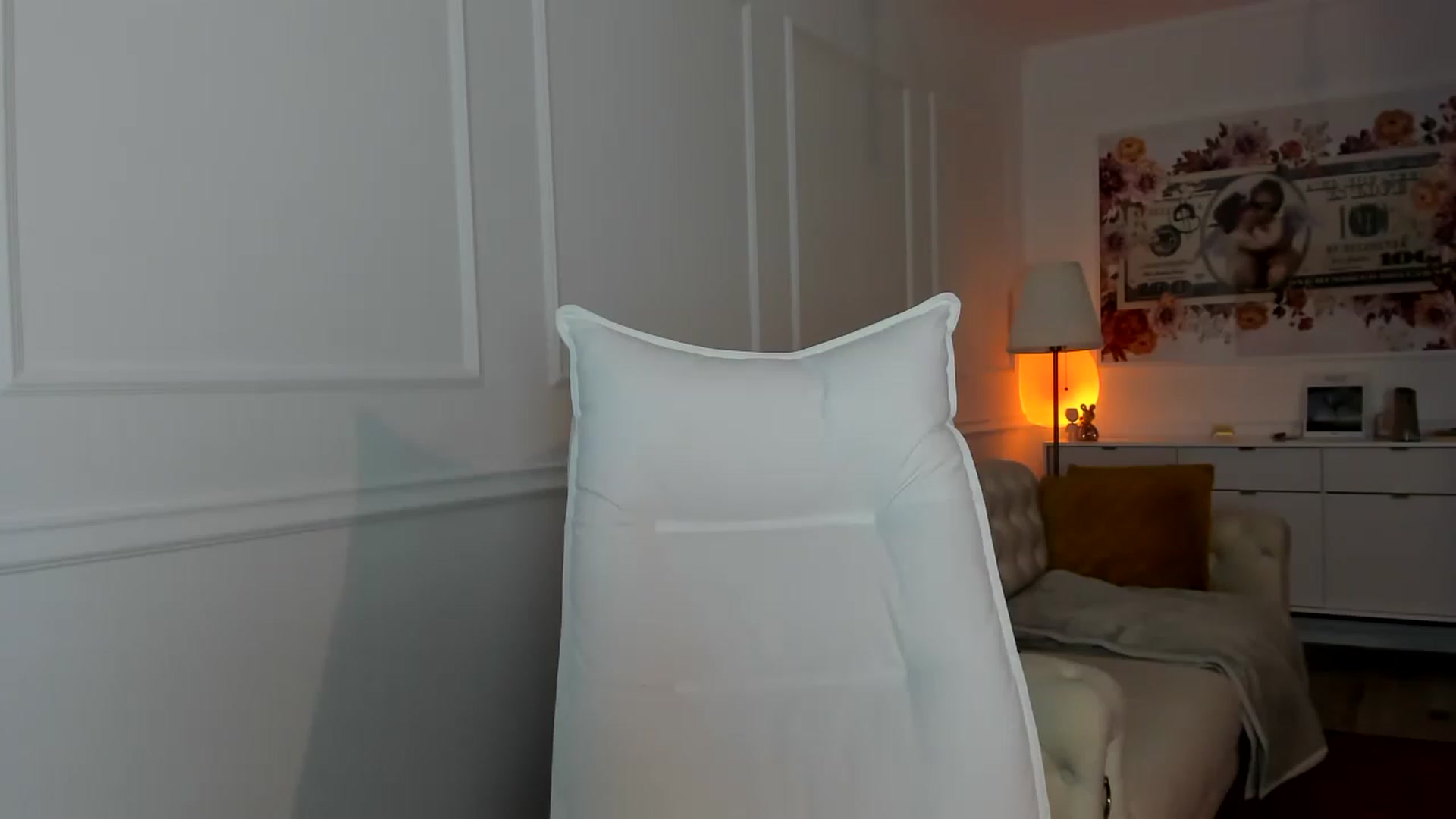 Gallery image thumbnail from AlyssiaKENT1's myfreecams stream on, 09/02/2023, 18:14 image 2 of 20