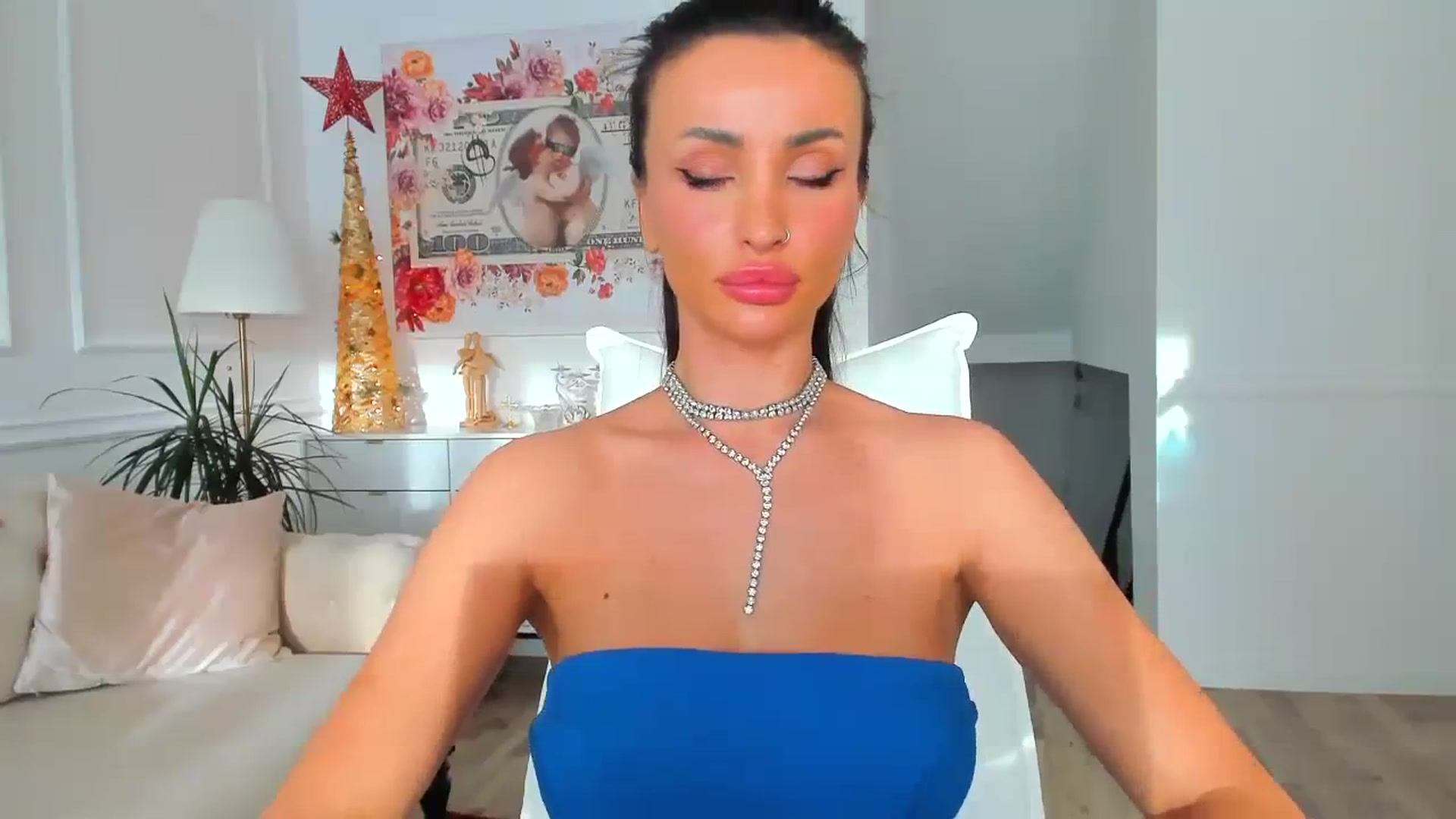 Gallery image thumbnail from AlyssiaKENT1's myfreecams stream on, 11/21/2023, 15:09 image 10 of 20