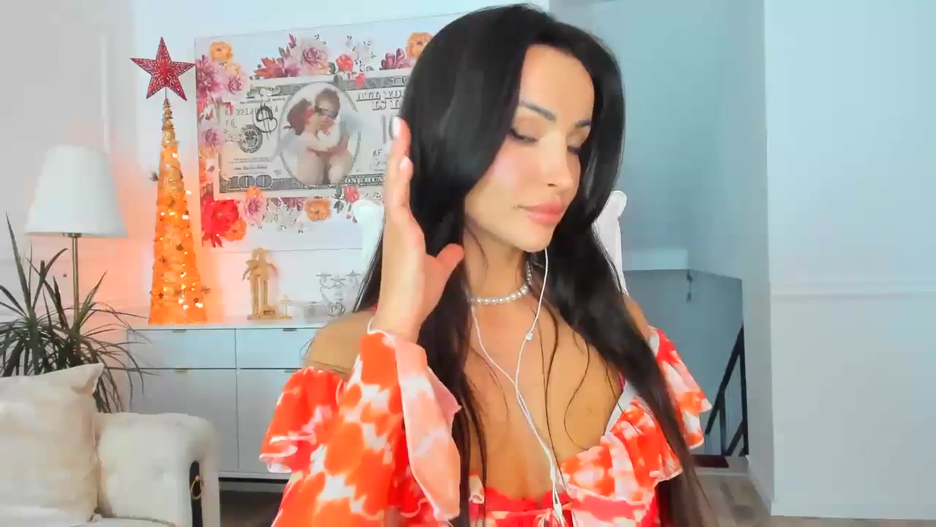 Gallery image thumbnail from AlyssiaKENT1's myfreecams stream on, 11/22/2023, 10:44 image 3 of 20