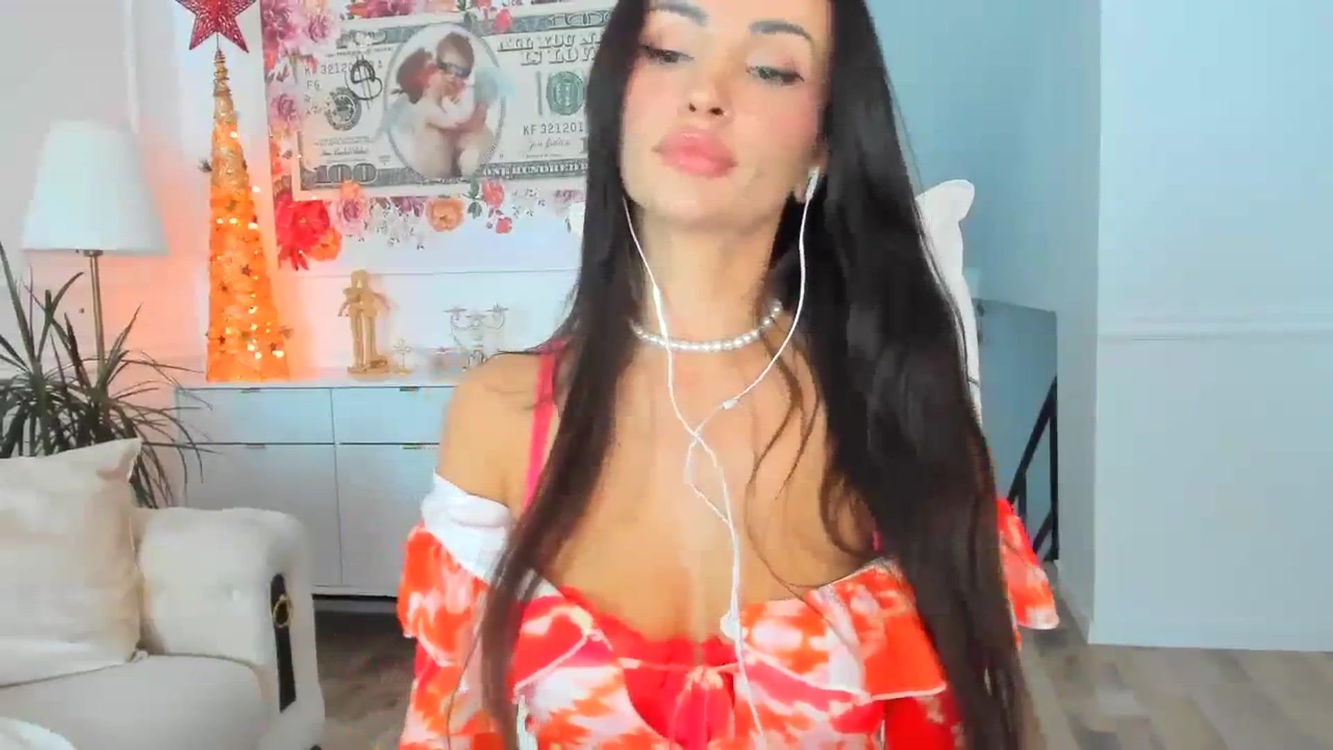 Gallery image thumbnail from AlyssiaKENT1's myfreecams stream on, 11/22/2023, 10:44 image 2 of 20