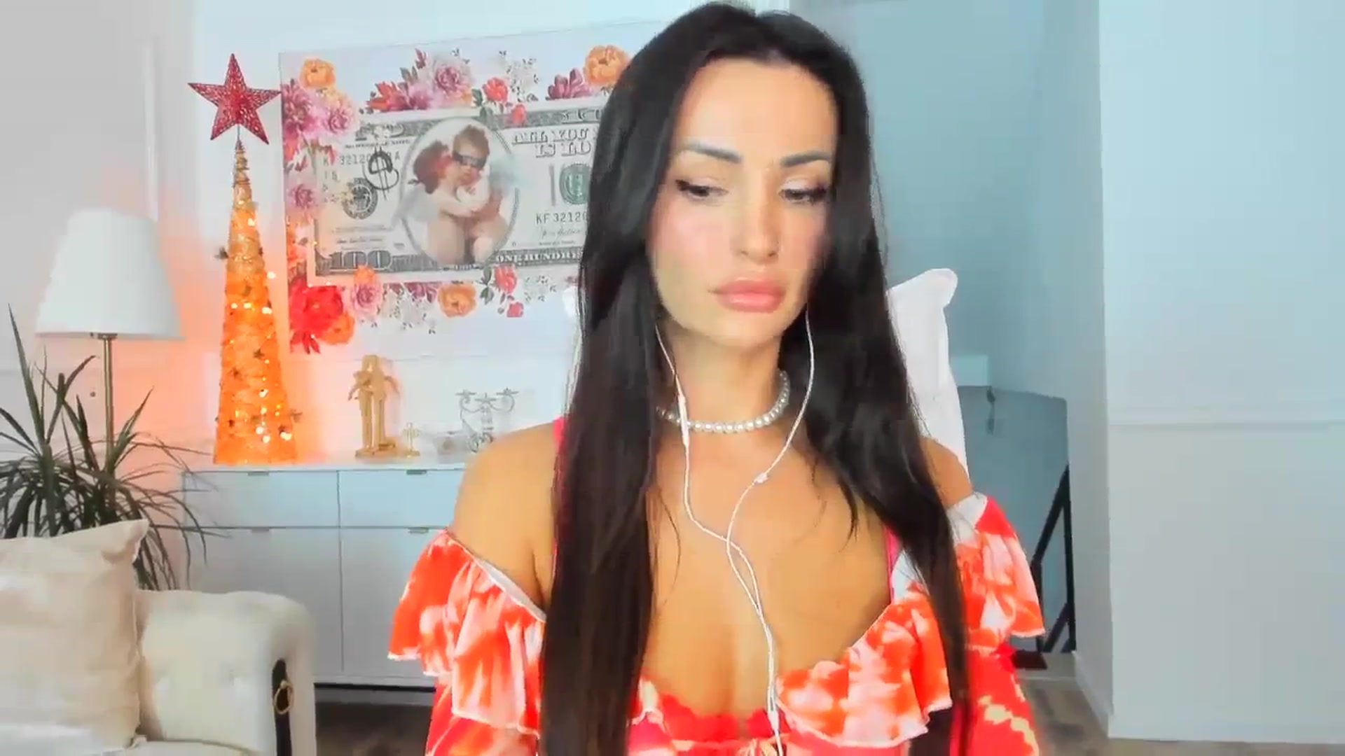 Gallery image thumbnail from AlyssiaKENT1's myfreecams stream on, 11/22/2023, 10:44 image 5 of 20