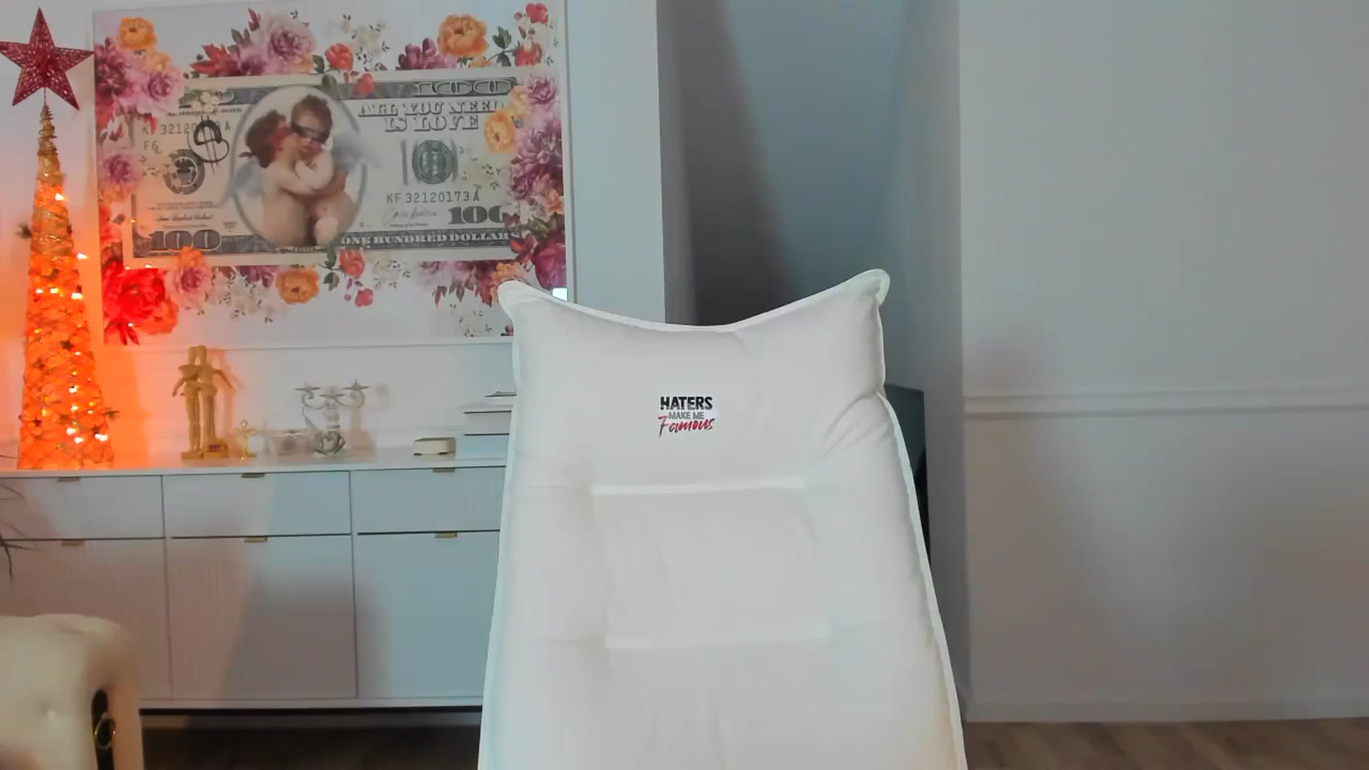 Gallery image thumbnail from AlyssiaKENT1's myfreecams stream on, 11/22/2023, 15:02 image 16 of 20